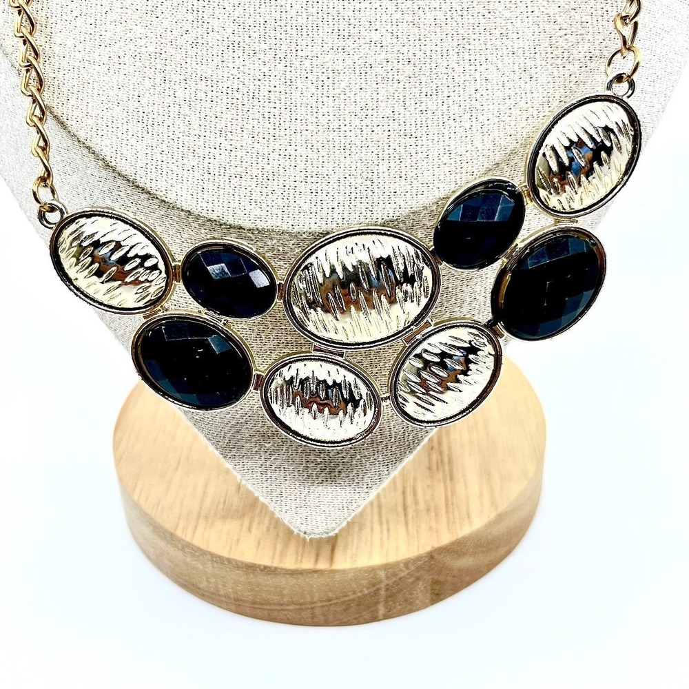 Vintage Gold Tone Bib Necklace Black Faceted Stones Textured Curb Links Fashion